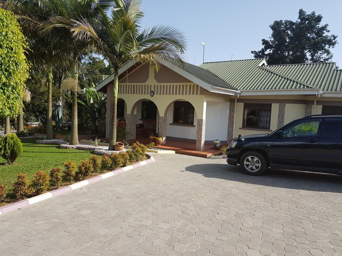 Sheevy"S Bed N Breakfast Fort Portal Dış mekan fotoğraf